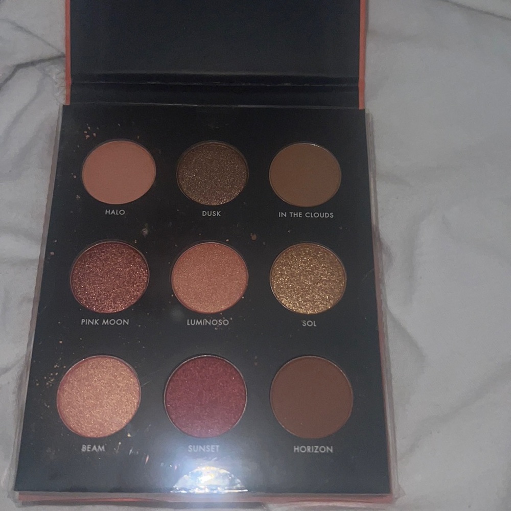• SUNKISSED SHIMMER & MATTE SHADES,